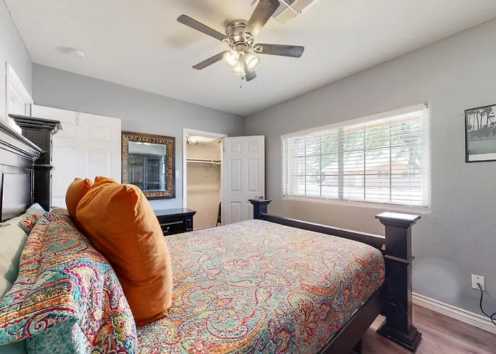 Holiday home 4 Mi To Dtwn: Pet-friendly Getaway In