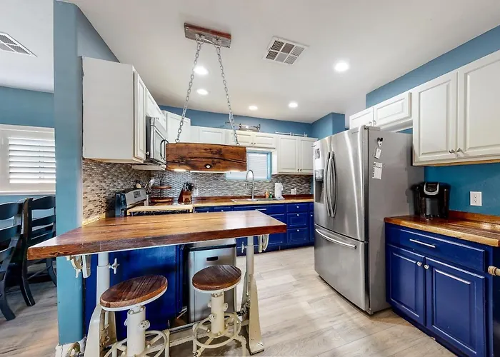 4 Mi To Dtwn: Pet-friendly Getaway In