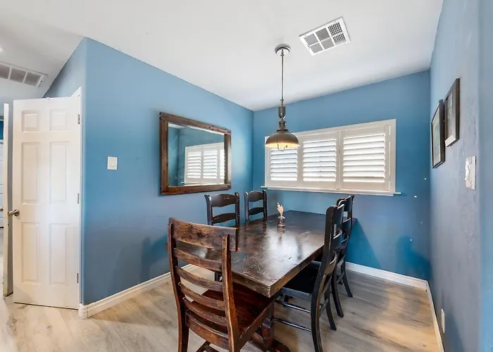 Holiday home 4 Mi To Dtwn: Pet-friendly Getaway In *